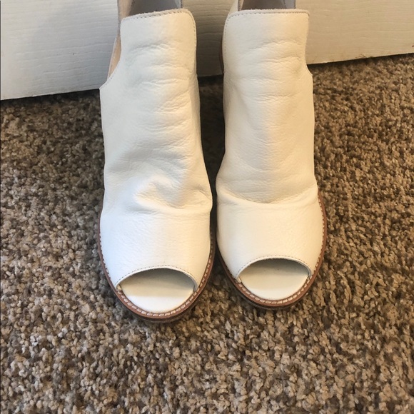 chinese laundry carlita peep toe bootie